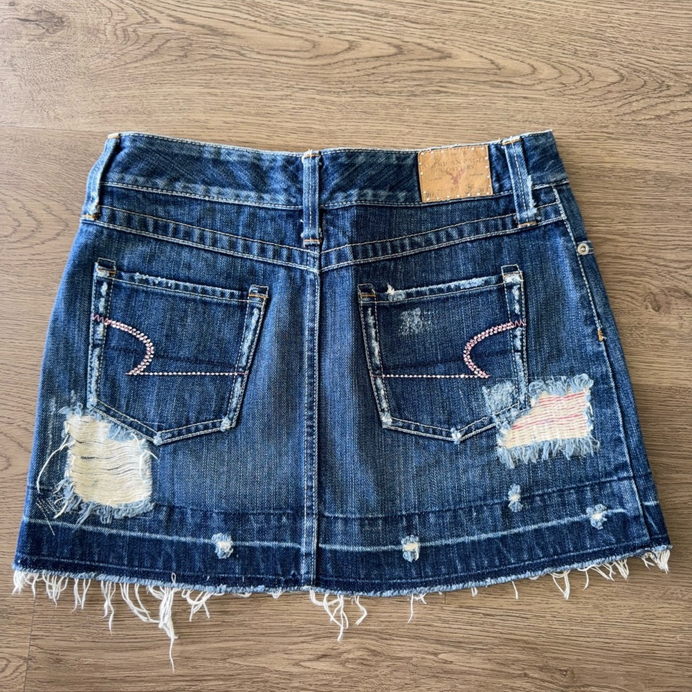 American Eagle Y2K Low Rise Denim Distressed Mini Skirt Size 0 100% Cotton - Picture 3 of 15